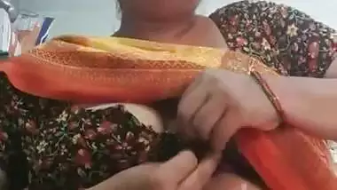 Chubby MILF in saree showing naked boobs and pussy