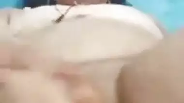 Displease mature Indian Bhabhi masturbating on cam