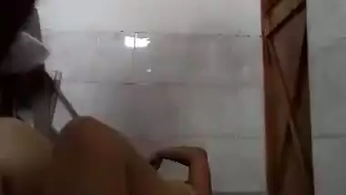 Elle est vraiment super bandante avec ses bon...