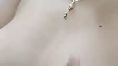 Desi nude Chennai lady presses her naked boobs